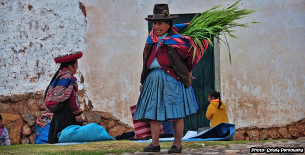 Manta, czyli najpopularniejsza chusta w peruwiańskich Andach