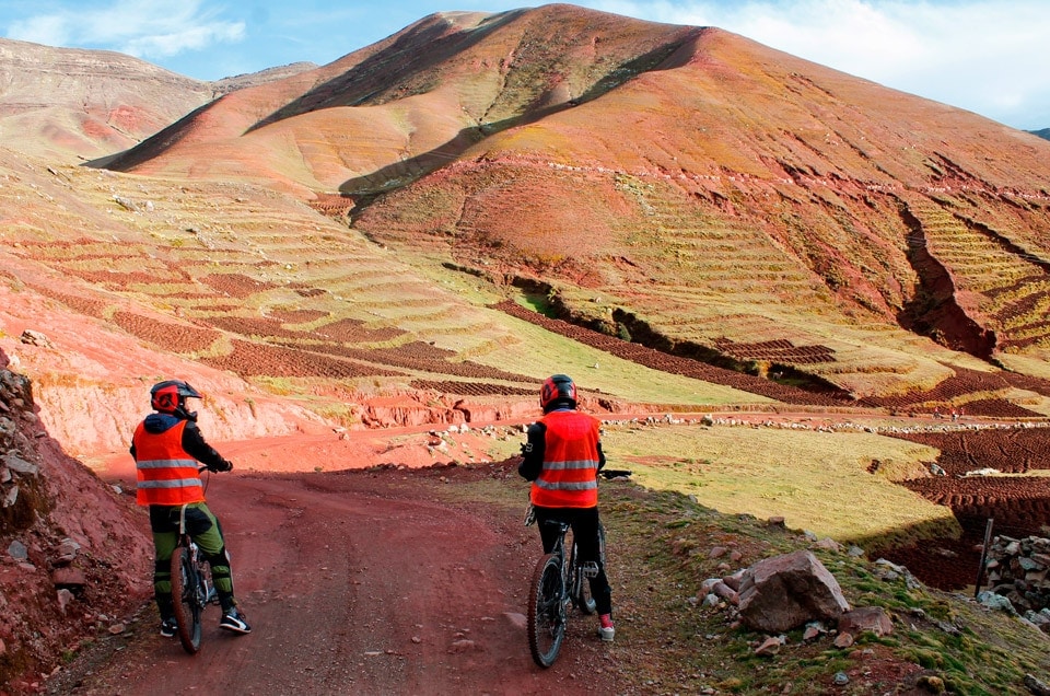  Tęczowe góry w Peru i wyprawy rowerowe przez Andy